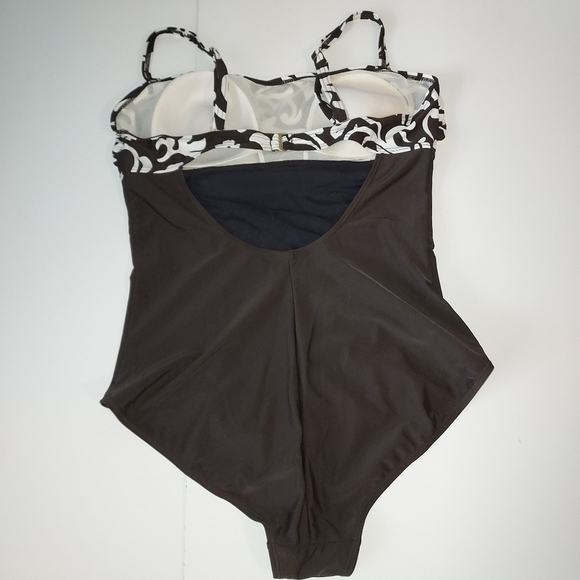 Silhouette Solution One Piece Swimsuit - Picture 4 of 7